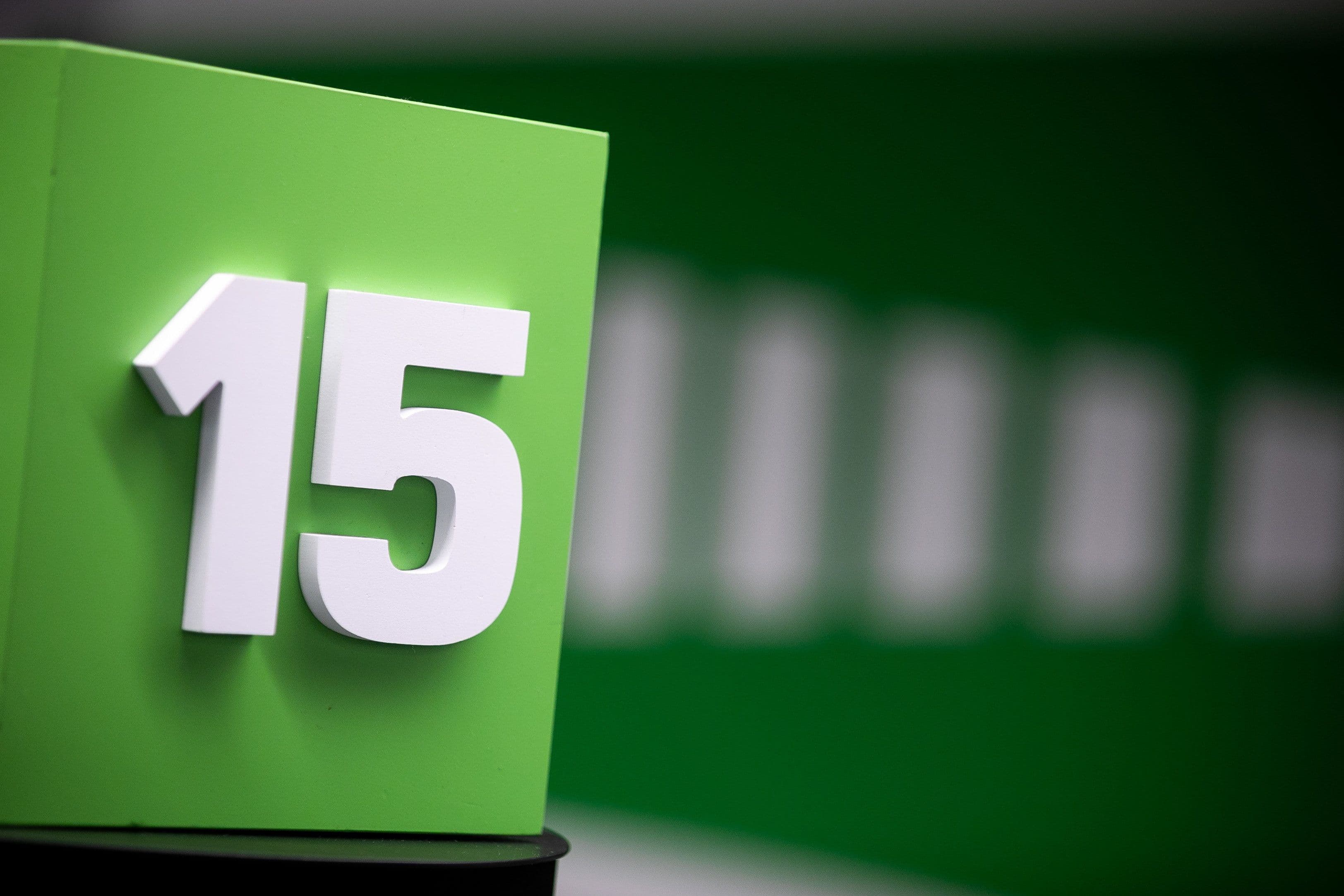 15min (Latvia): Sanctioned Russian elite still drive Ferraris and Rolls-Royces: how do they do it?